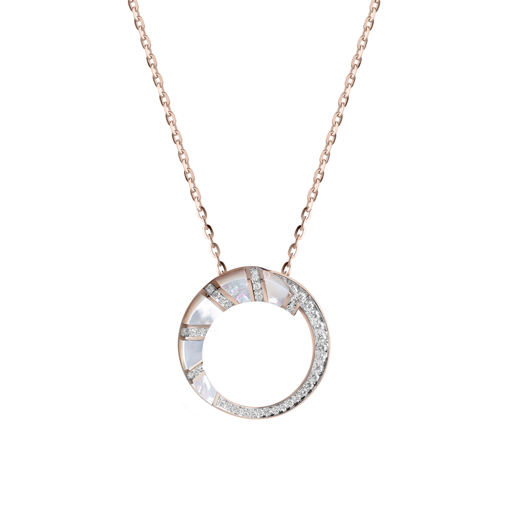 Picture of Angelina's necklace